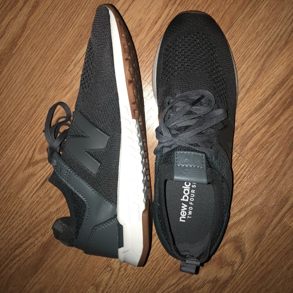 NEW New Balance 247s
